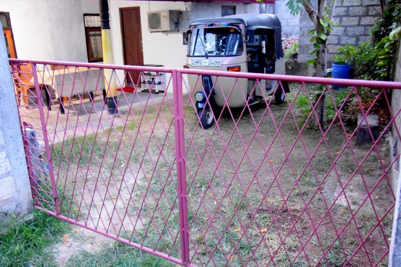 Meera Homestay & Guest House Anuradhapura Luaran gambar